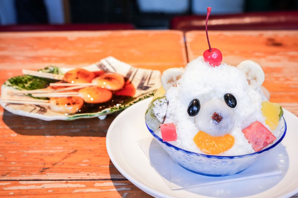手前から「しろくま」税込み880円、「ぢゃんぼもち」税込み680円