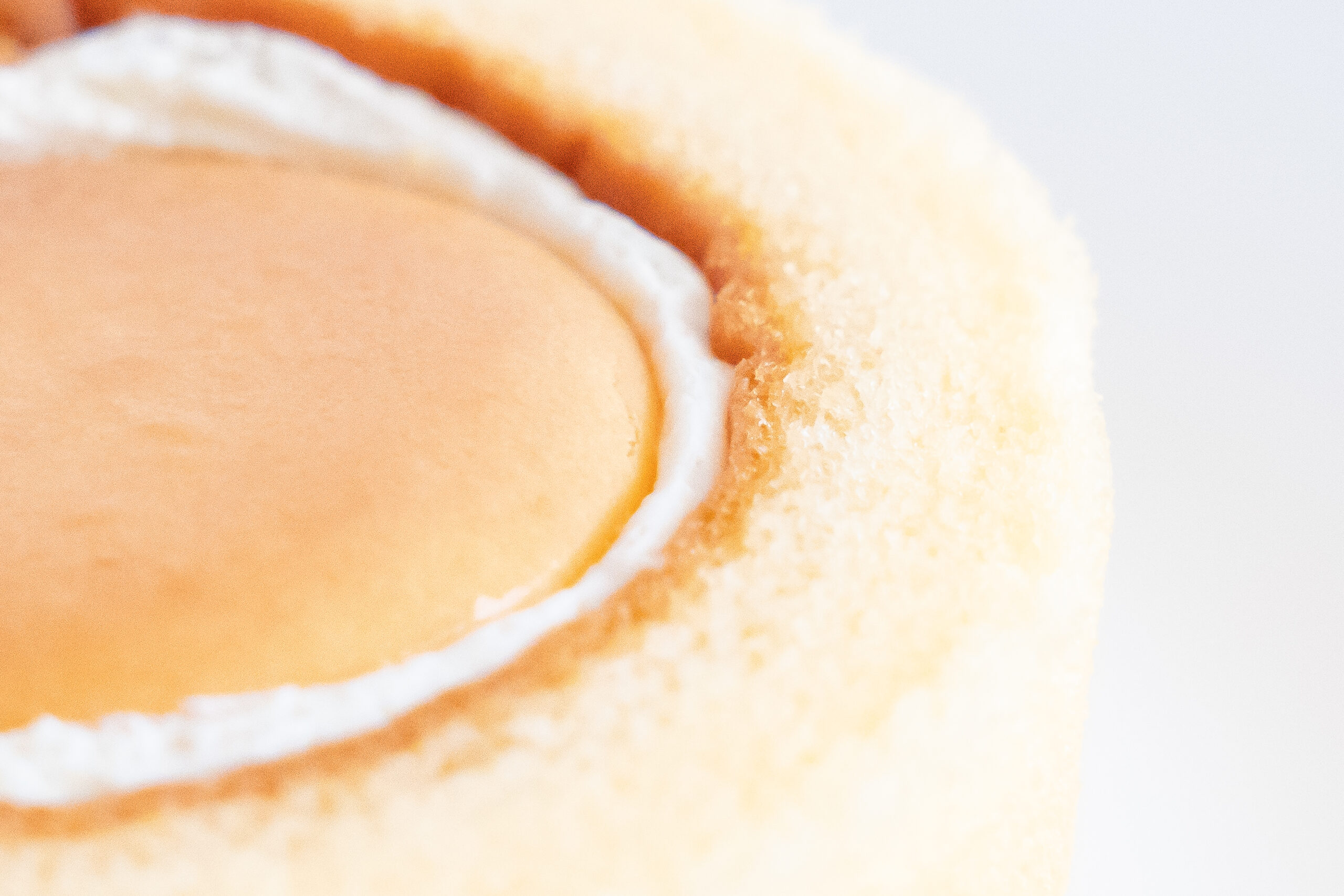 「Uchi Café CHEESE GARDEN監修 ベイクドチーズケーキinプレミアムロールケーキ」イメージ