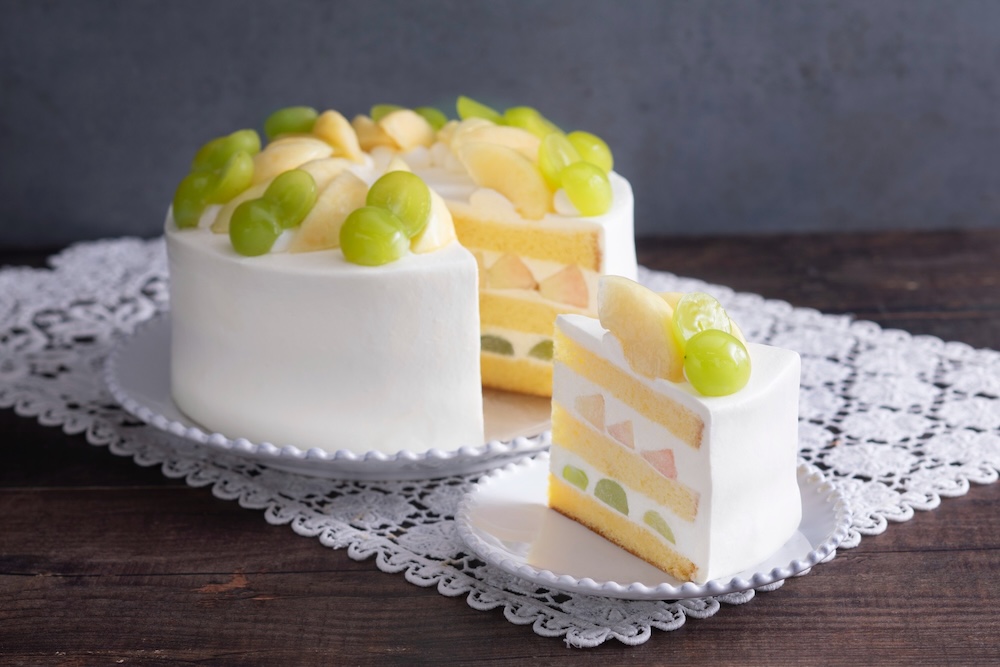 「シャインマスカットと白桃のショートケーキ」ピース・税込み1,460円