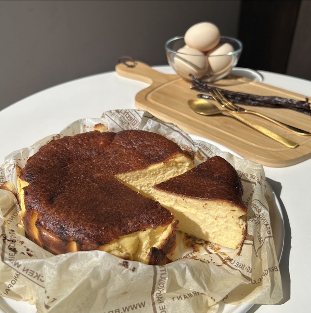 「半生バスクチーズケーキ」カット・税込み660円