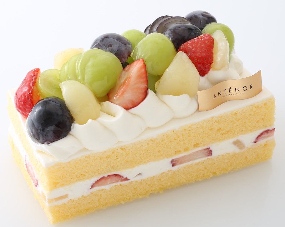 8月19日〜10月11日に販売される「シャインマスカットと巨峰のフルーツショートケーキBOX」2,538円