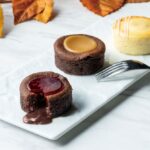 「フォンダンショコラ＆ベイクドレアチーズケーキ」1個・税込み378円〜