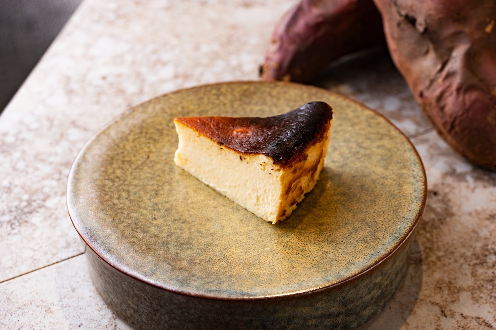 「カルメン」の「JÉRÔME チーズケーキ　季節限定　薩摩芋のテイスト」1,078円