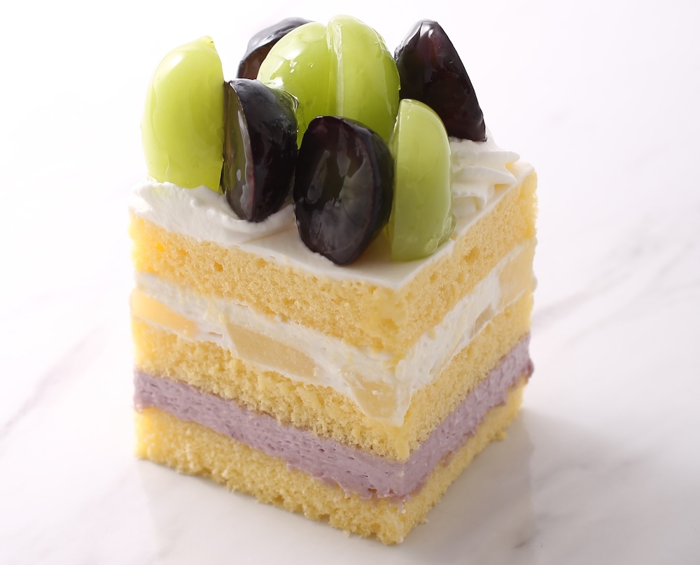 8月19日〜9月30日に販売される「シャインマスカットと巨峰のショートケーキ」821円