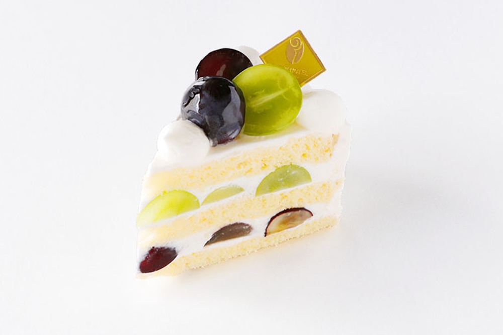 「季節のフルーツショートケーキ ～シャインマスカット＆巨峰～」ピース・税込み1,102円〜