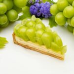 「シャインマスカットとダブルチーズケーキのタルト」ピース・税込み1,580円〜