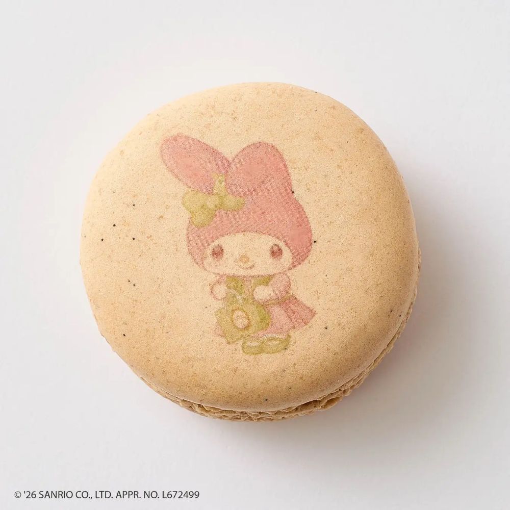 ラデュレおよびカフェ・ラデュレの全店舗にて販売される「プリントマカロン “マイメロディ”」1個・税込み577円