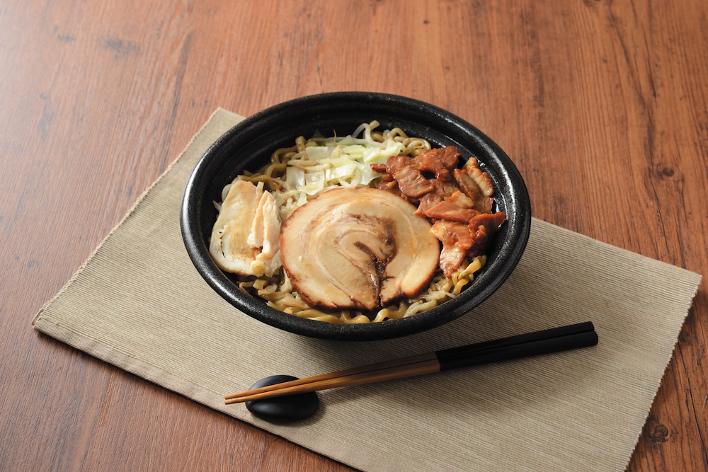 9月28日より発売される「贅沢すぎ！肉づくし満腹濃厚豚ラーメン」税込み797円