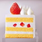 「Uchi Café 苺のショートケーキ」4号・税込み4,200円〜（断面イメージ。沖縄県では仕様、価格が異なる）