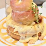 「まるごとリンゴと焦がしブリュレのパンケーキ アールグレイカスタードソース」イメージ