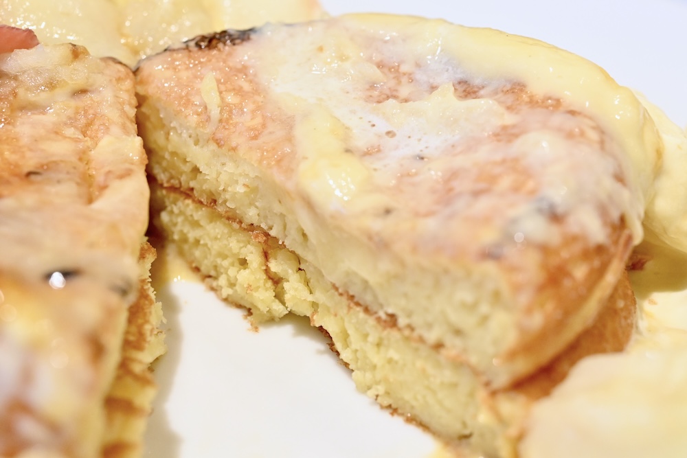 「まるごとリンゴと焦がしブリュレのパンケーキ アールグレイカスタードソース」イメージ
