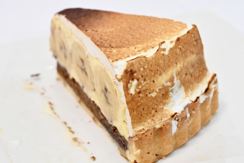 「バナナと白胡麻とカカオのタルト」税込み842円