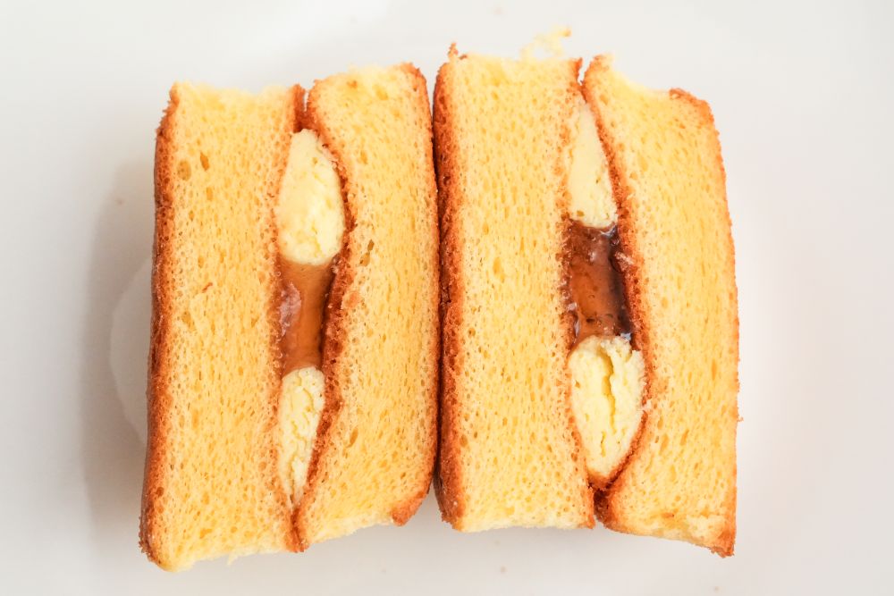 「冷やして食べる　ふんわりホットケーキ風サンド」イメージ