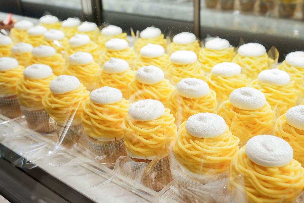 ショーケースに並ぶ看板商品「モンブラン」イメージ