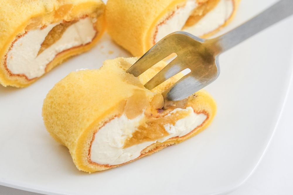 「ごろっとした焼き芋のもち食感ロール（紅はるか）」イメージ