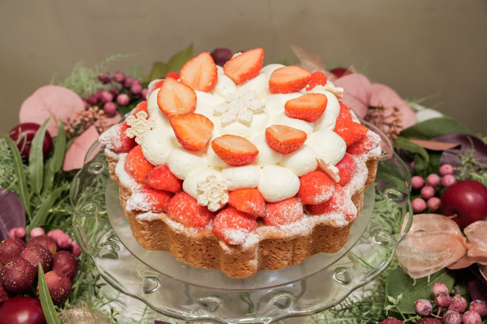 2サイズ展開の「～タルトエクラ～ クリスマスのショートケーキタルト」3～4名用・税込み13,950円～