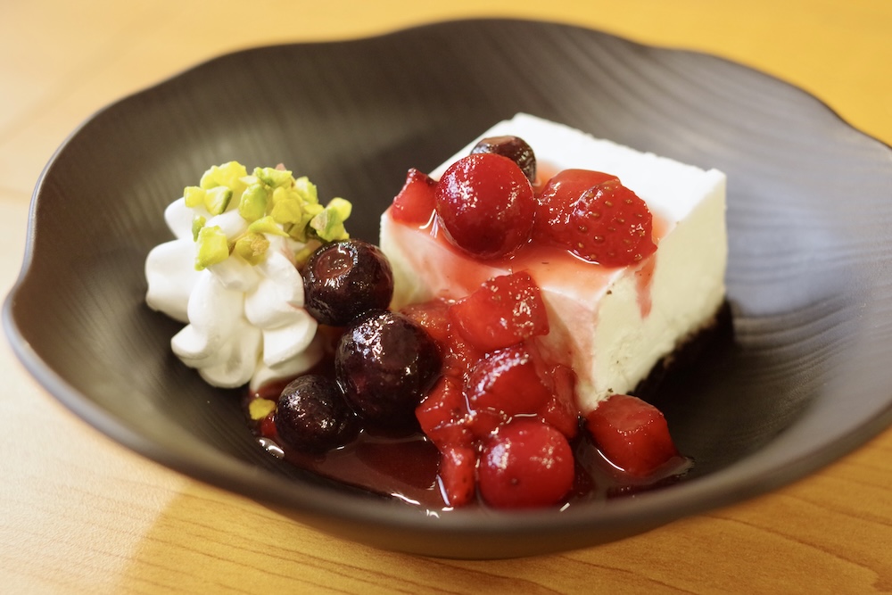 「ベリーのレアチーズケーキ」税込み350円