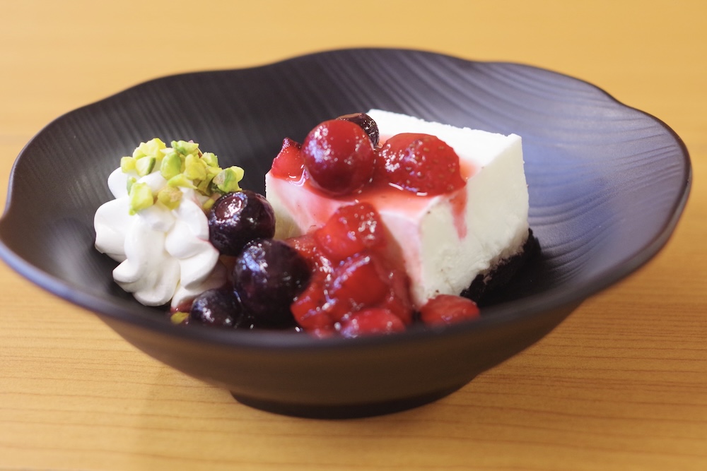 「ベリーのレアチーズケーキ」税込み350円