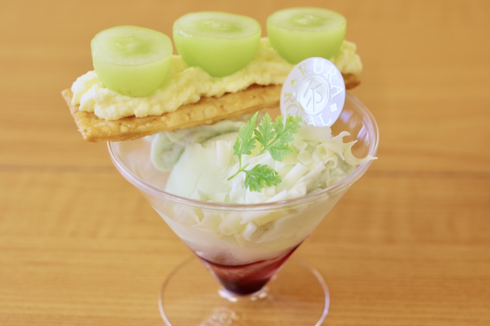「マスカットミルフィーユパフェ」税込み580円