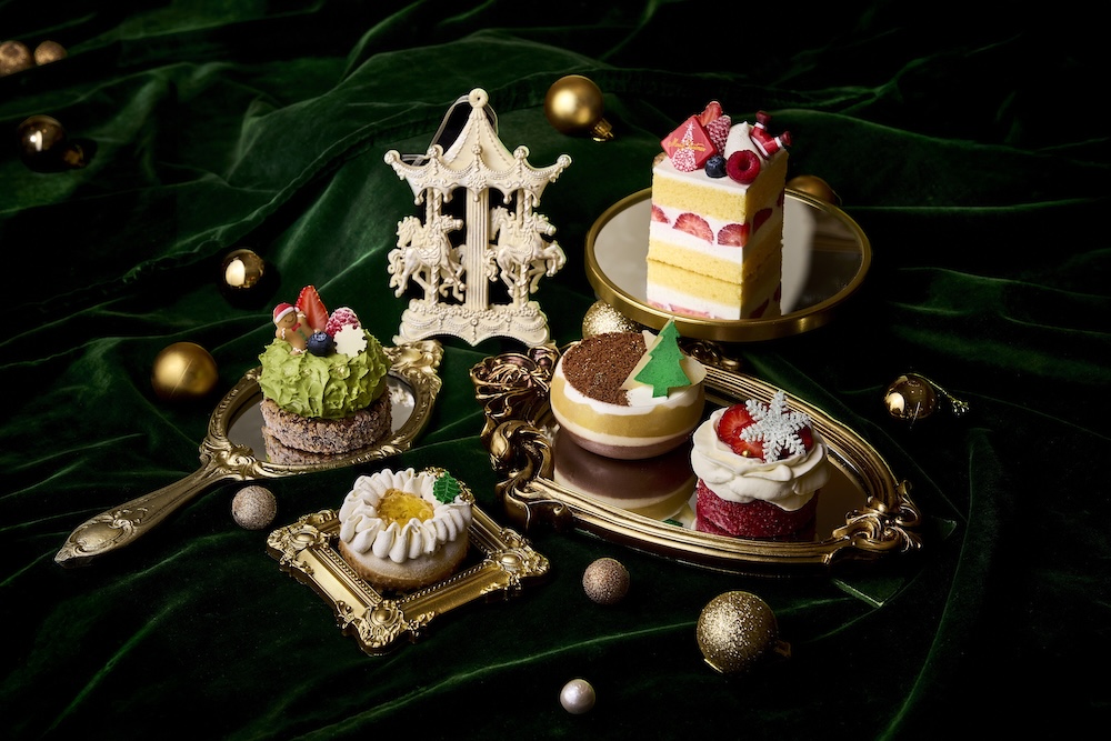 左から時計回りに「スノーフォレスト」税込み1,300円、「クリスマスショートケーキ」税込み1,800円、「メリーペアー」税込み1,300円、「ストロベリーミスティーク」税込み1,300円、「アンバードリーム」税込み1,300円