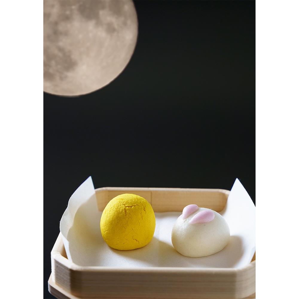 9月19日〜25日に販売される「小布施堂」の「うさぎまんじゅう・満月」各・432円