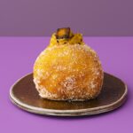 「and TOKYO」のグランスタ限定「安納芋の濃蜜ブリュレドーナツ」1個・税込み660円