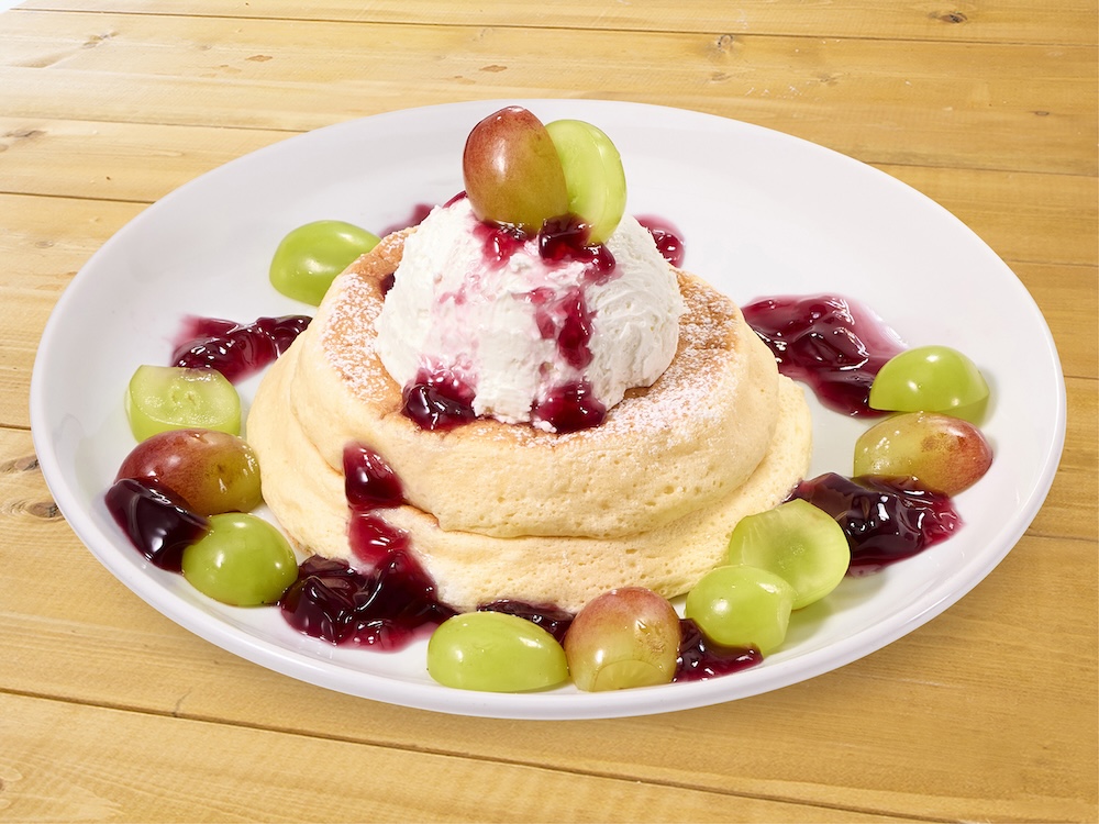 「2色のぶどうのリコッタパンケーキ」通常サイズ・税込み1,880円
