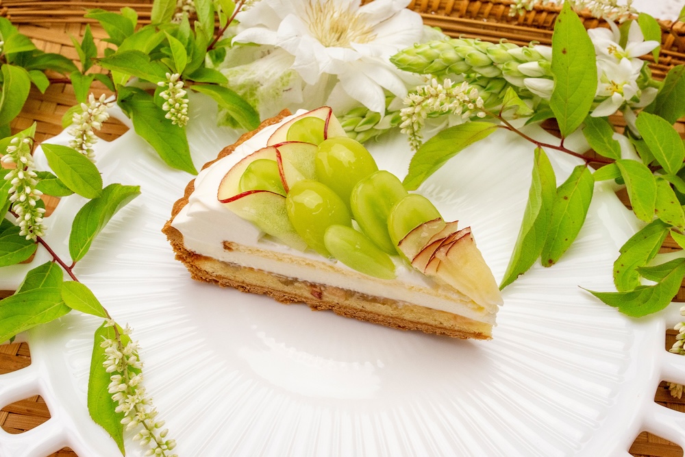 「シャインマスカットと紅玉のタルト 〜30th Anniversary Tart〜」イメージ