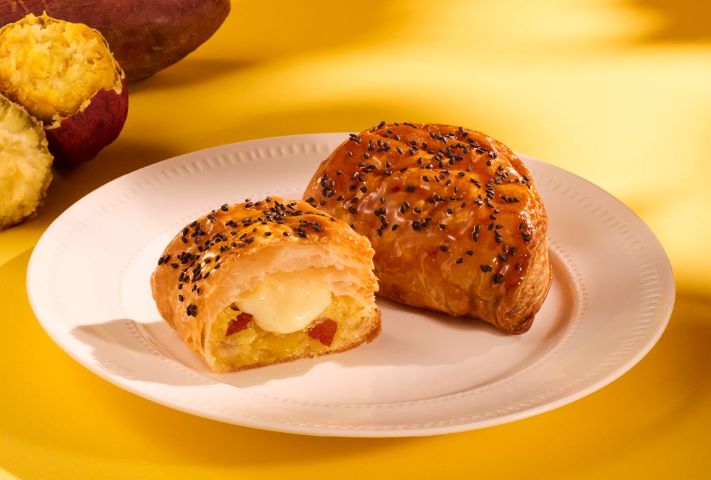 9月15日～11月30日に販売される「焼きたてカスタードおいもパイ」1個・税込み530円