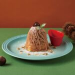 「むさしの森珈琲」の「イタリア栗の絞りたてモンブランのちいさな冷やしパンケーキ」税込み1,078円〜1,298円