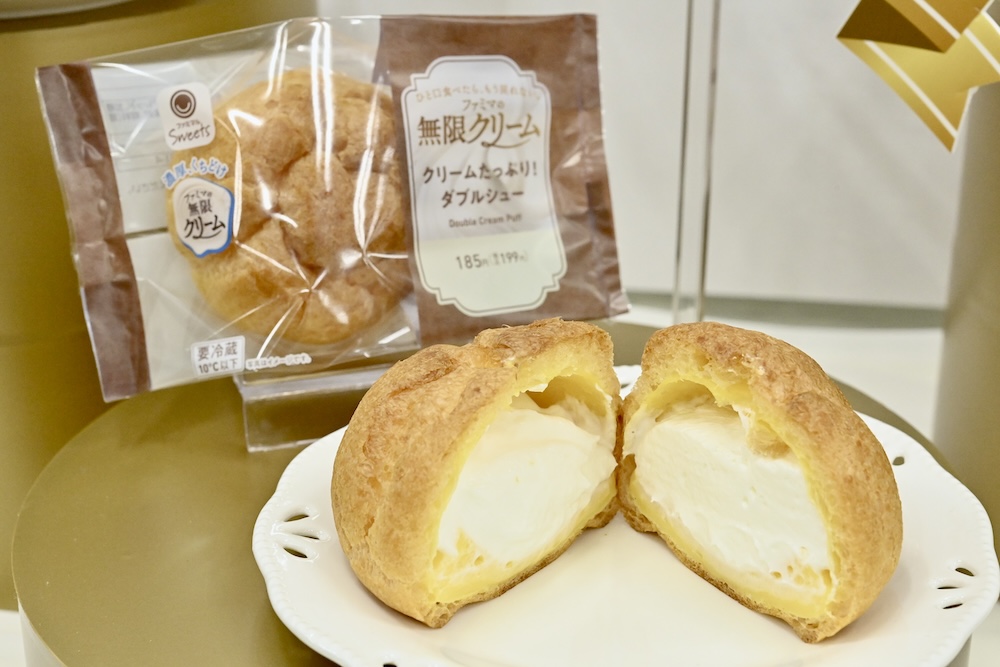 10月13日よりリニューアル発売される「クリームたっぷり！ ダブルシュー」税込み199円