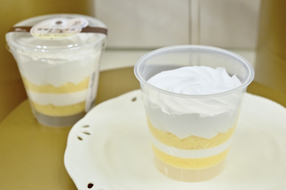 10月13日より発売される「ほぼクリームのケーキ」税込み248円