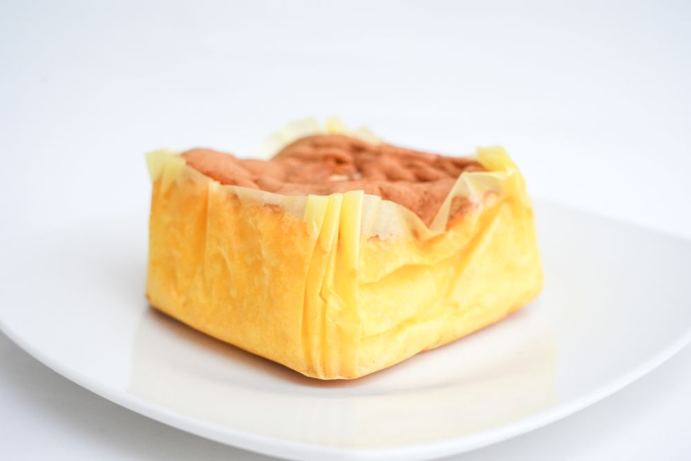 「7プレミアム　とろっと食感カスタードのカステラケーキ」イメージ