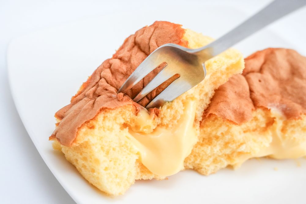 「7プレミアム　とろっと食感カスタードのカステラケーキ」イメージ