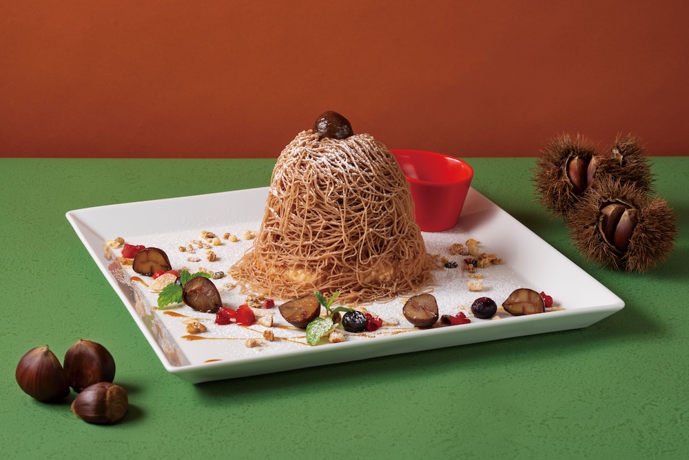「むさしの森珈琲」の「イタリア栗の絞りたてモンブランの冷やしパンケーキ」税込み1,738円〜1,903円