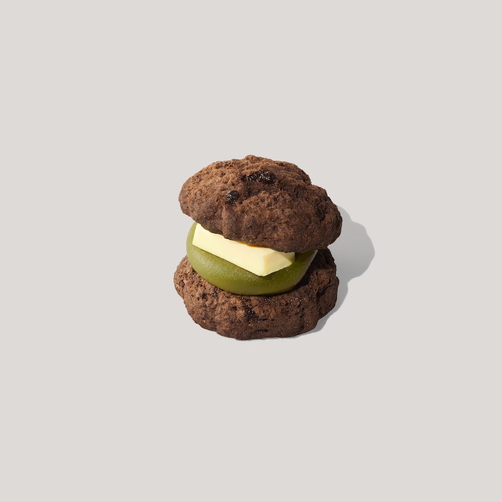 「抹茶あんバター チョコスコーンサンド」テイクアウト・税込み412円、店内利用・税込み420円