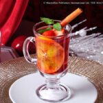 オプションメニューとして展開される「クリスマス ホットフルーツサングリア（ノンアルコール）」税込み1,100円（サービス料含む）