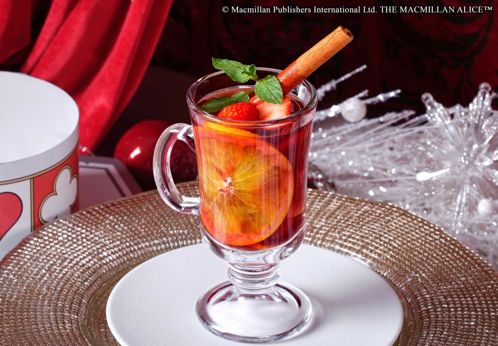 オプションメニューとして展開される「クリスマス ホットフルーツサングリア（ノンアルコール）」税込み1,100円（サービス料含む）