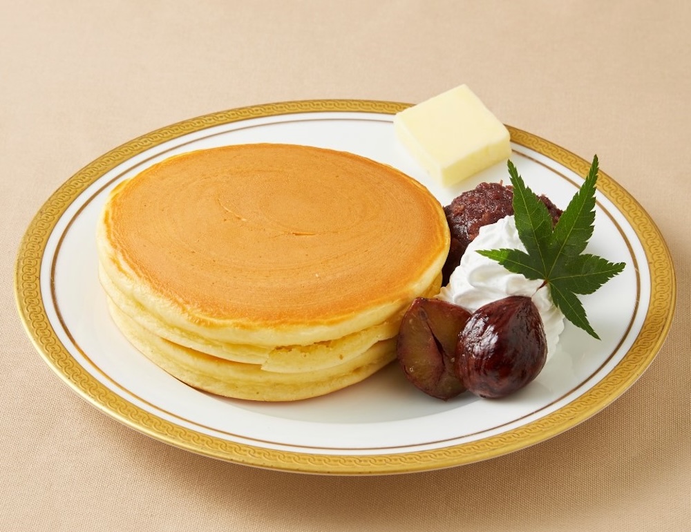 「丸福珈琲店」の「ホットケーキ小豆餡デラックス」税込み1,375円