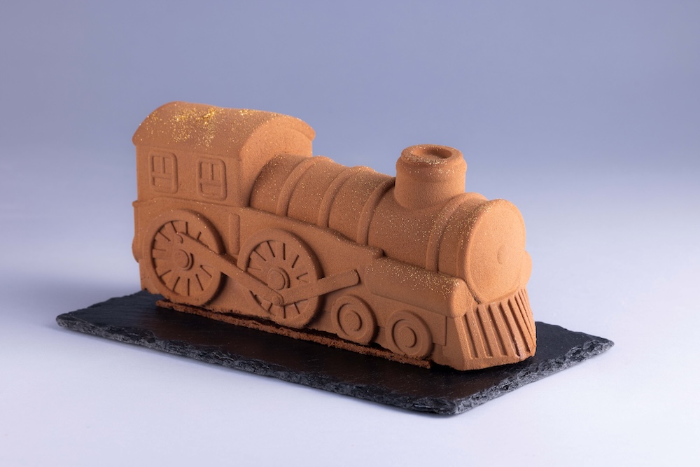 「クリスマス・トレイン ロールケーキ」税込み10,000円