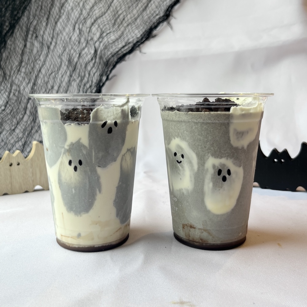 「Myおばけの黒ゴマラテ」および「ミルクラテ」各・税込み850円