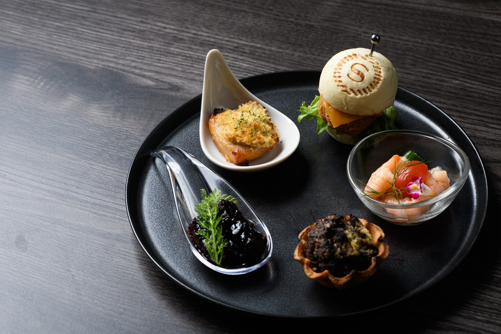 「クリスマスアフタヌーンティー」税込み6,000円（サービス料含む）