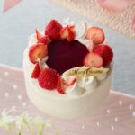 「パティスリー ビヤンネートル（BIEN-ÊTRE PÂTISSERIE）」の「エクラ・ド・ノエル」税込み7,020円
