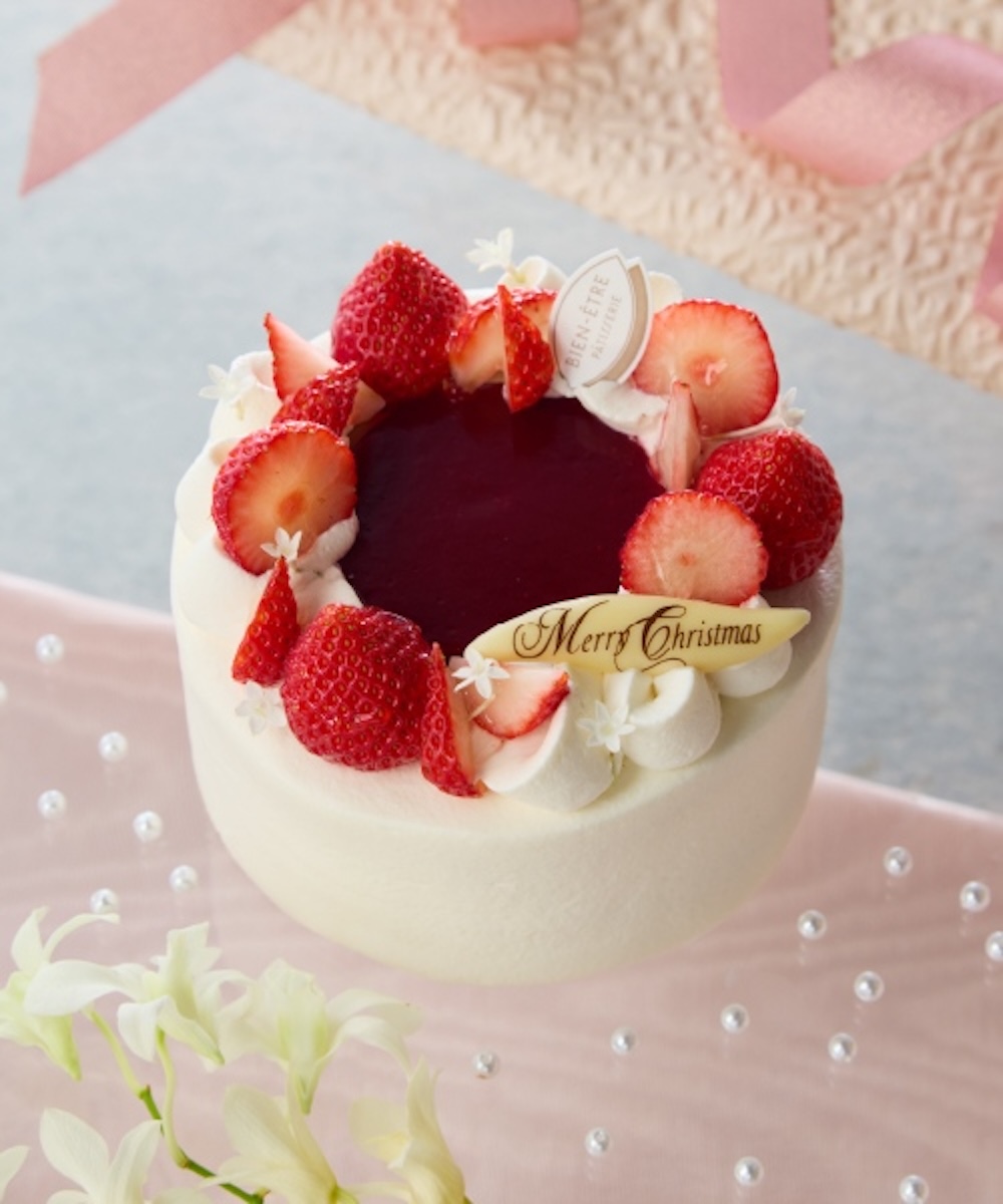 「パティスリー ビヤンネートル（BIEN-ÊTRE PÂTISSERIE）」の「エクラ・ド・ノエル」税込み7,020円
