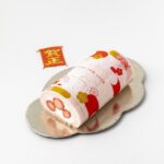 「アンリ・シャルパンティエ」の「新春巻き（いちご）」税込み2,916円